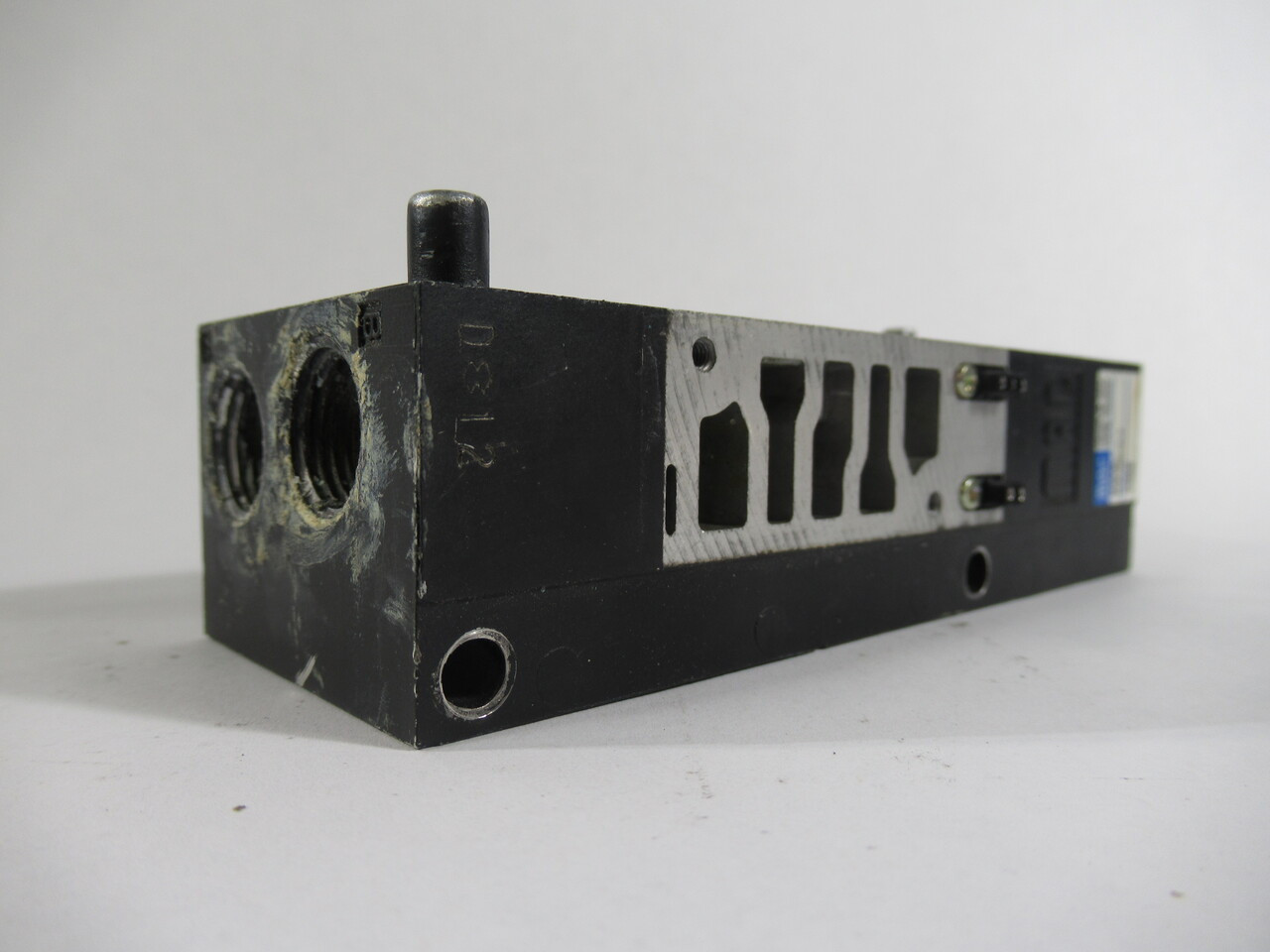 MAC 92B-000-CL4 Manifold Base 3/8" NPT Ports USED