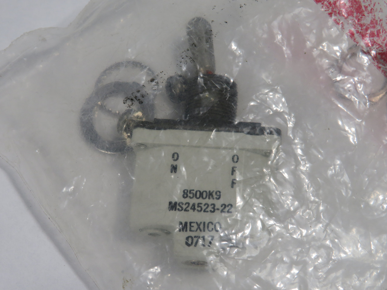 Cutler-Hammer 8500K9 Toggle Switch ON-NONE-OFF 1-Pole NWB