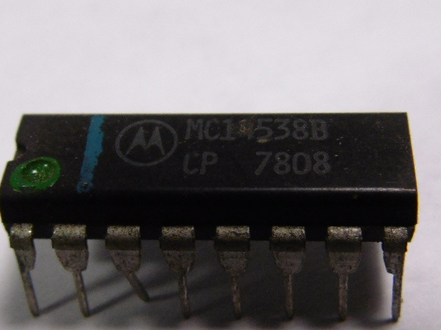 Motorola MC14538B Dual Monostable Multivibrator 16-Pin USED