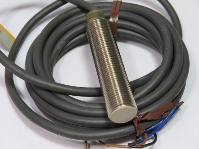 Omron TL-X2B1-GL Proximity Switch 12-24 Vdc ! NOP !