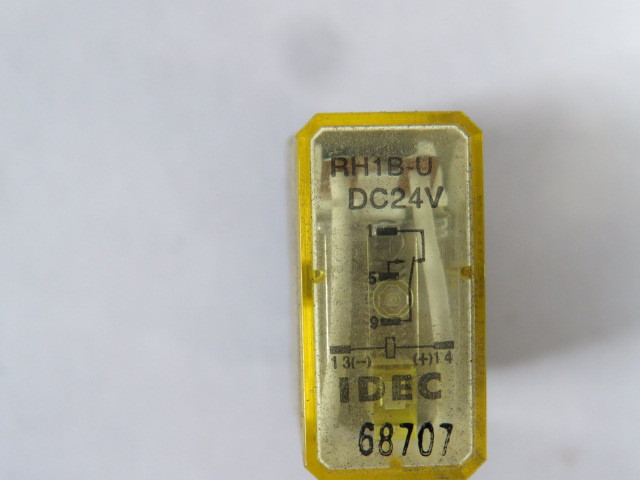 IDEC RH1B-U-DC24V Relay 24VDC 10A 5-Blade USED