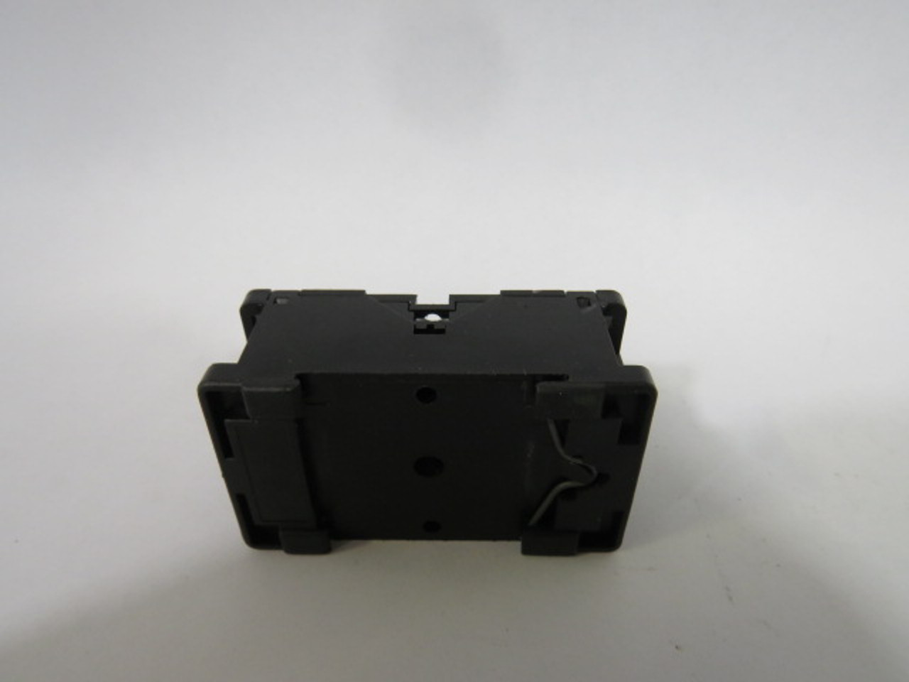 Custom Connector ES-8 Relay Socket 10A 380VAC 8-Pin USED