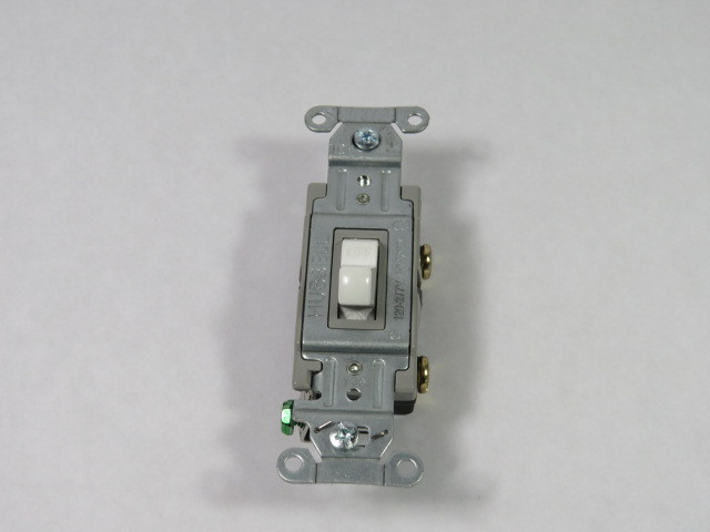 Hubbell CSB215W White Toggle Switch 15A 120-277VAC 2P USED