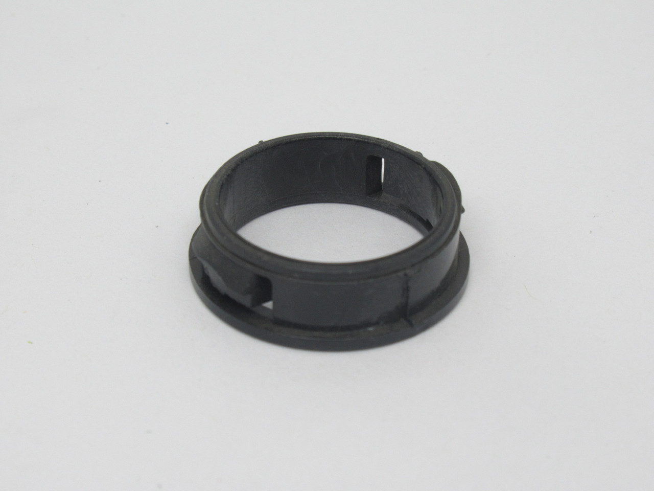 Thomas & Betts 3211 Knockout Bushing 3/4" Trade Size x 1.215" OD *LOT OF 12* NOP