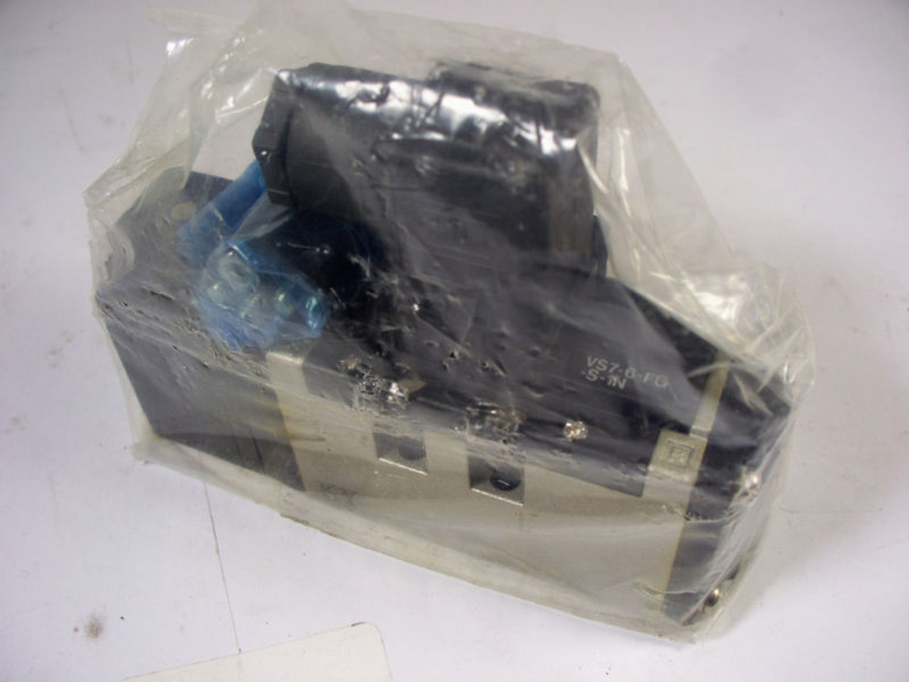 SMC VS7-6-FG-S-1N Solenoid Valve 4/5 Port Class 2D NEW!