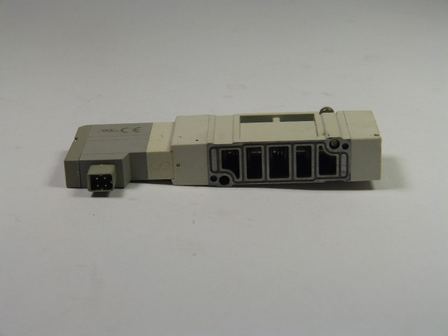 SMC SV2200-5FU Solenoid Valve Double Plug In USED