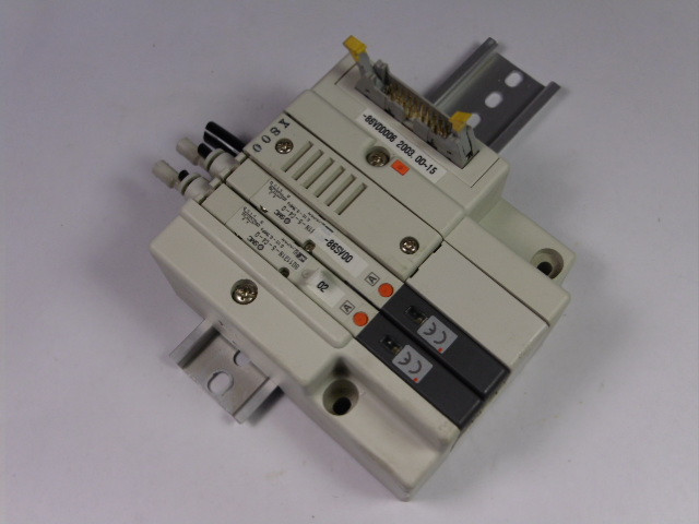 SMC SS5Q13-02PDC-D SQ1131N-5-C4-Q Solenoid Valve Manifold Assembly USED
