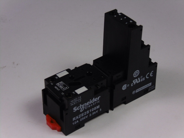Schneider RXZE2S108M Relay Socket 12Amp 250V 2.5kV USED