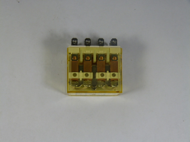 IDEC RH4B-UAC24V Relay 4PDT 24VAC 10Amp 50/60Hz 14 Blade USED