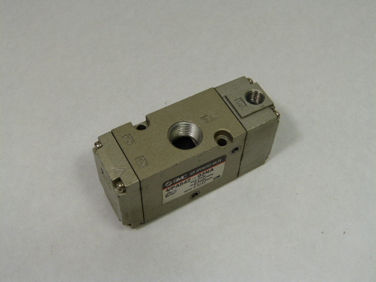 SMC VPA542-03NA Air Operated 3 Port Valve 0.2-0.8MPa 3/8" NPT N.C. USED