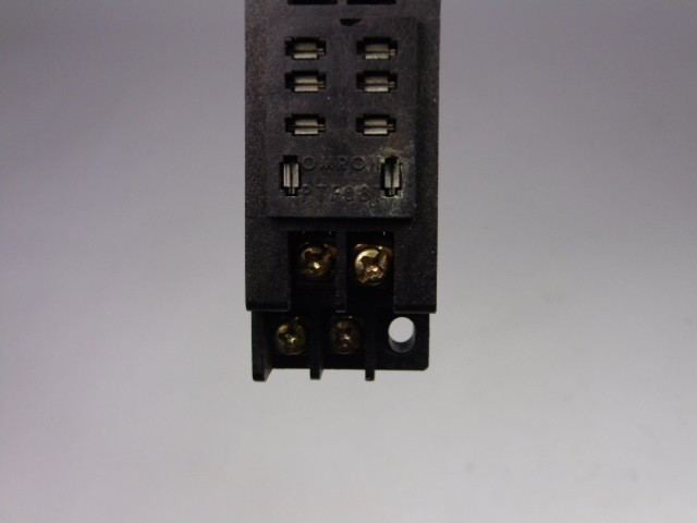 Omron PTF-081 8 Blade Relay Socket USED