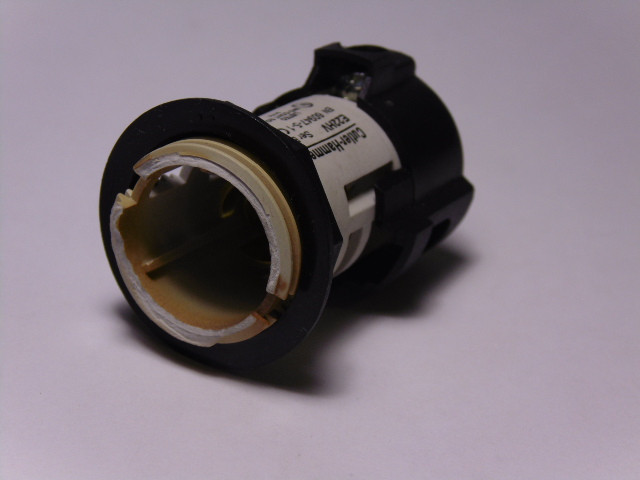 Cutler-Hammer E22HVP Pilot Light No Lens 250V 2.6W Max USED