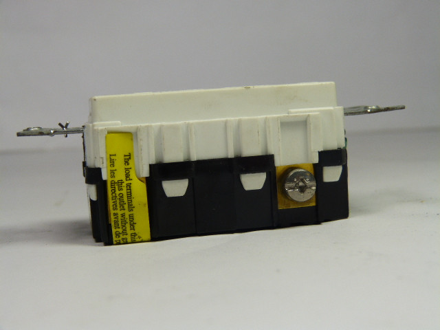 Hubbell GFRST20W GFCI Commercial Self-Test Duplex Receptacle 20A 125V USED