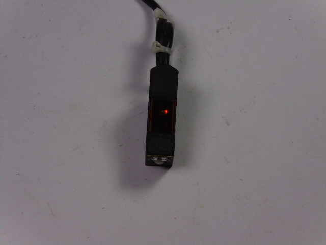 Omron E3S-AD63 Photoelectric Sensor 100MA 10V-30V USED