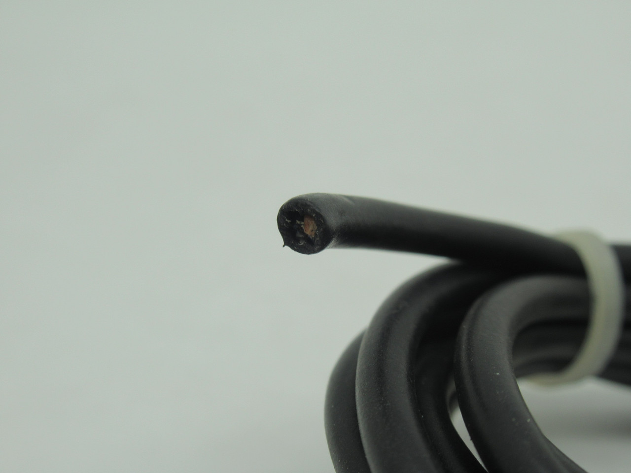 Keyence EZ-12M Proximity Switch 12-24VDC 2.5mm Range 13mA 5ft Cable USED