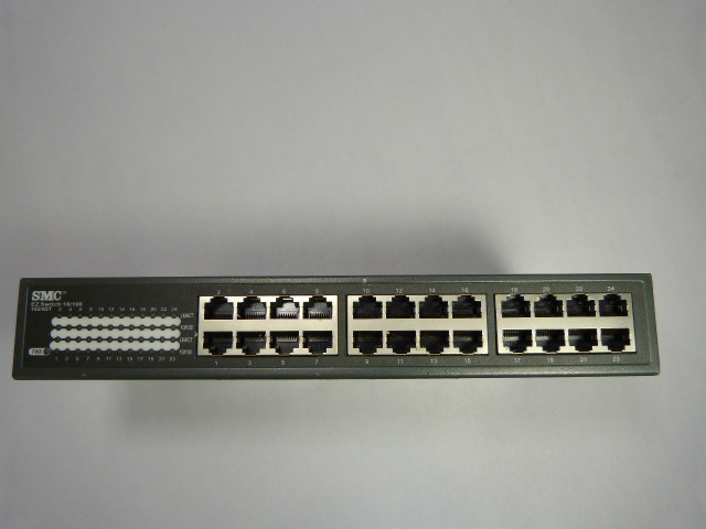 SMC EZ1024DT 24 Port EZ Switch 10/100 120/230V 50/60Hz 27 Watt USED