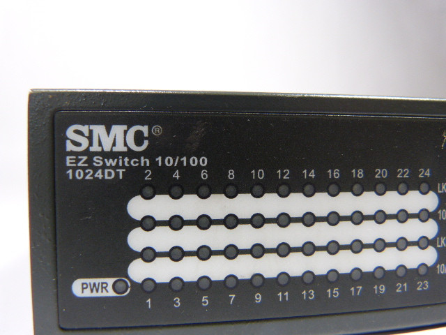 SMC EZ1024DT 24 Port EZ Switch 10/100 120/230V 50/60Hz 27 Watt USED