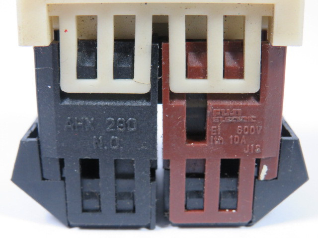 Fuji Electric AH25-FG11 Push Button 10A 600VAC 1NO 1NC Green Flush USED
