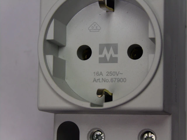 Murrelektronik 67-900 Mounting Rail Power Socket USED