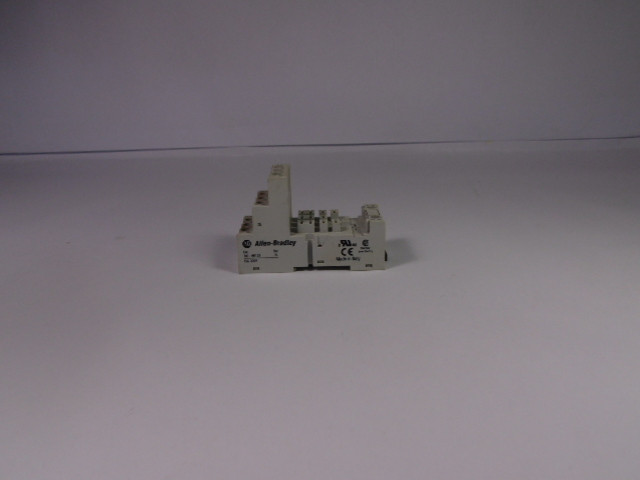 Allen-Bradley 700-HN153 11 Blade Terminal Base Socket 300V 15A USED