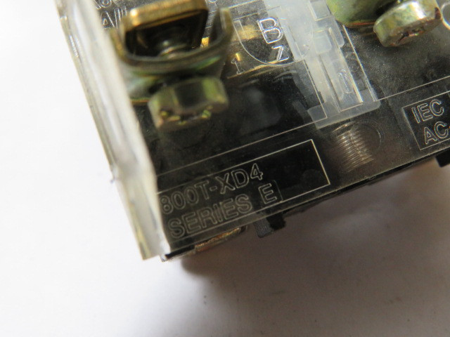 Allen-Bradley 800T-A6D4 Push Button Red Flush Head 1NCLB USED