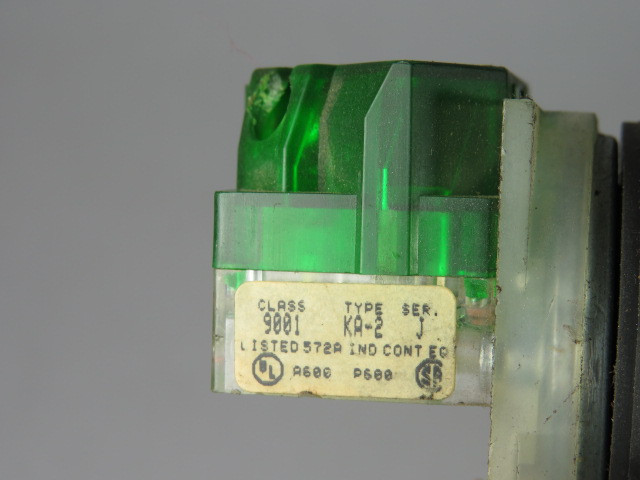 Square D 9001-KR1GH5 Ser J Push Button 3A 240V 1NO Green Flush USED