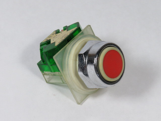 Square D 9001-KR1RH5 Ser K Push Button 3A 240V 1NO Red Flush USED
