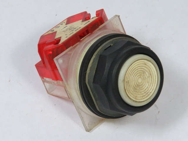 Square D 9001-SKR1WH6 Ser K Push Button 3A 240V 1NC White Flush USED