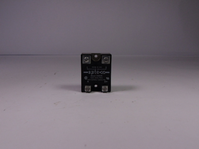 Opto 22 240D25 Solid State Relay 3-32VDC Control USED