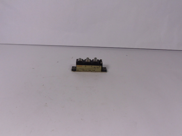 Eupec 123118-TT66N 3 Port Power Block USED