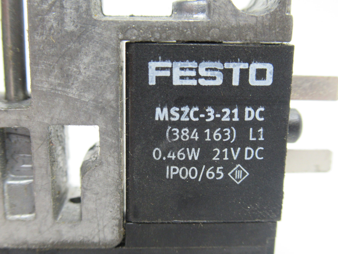 Festo 161414 CPV10-M1H-5LS-M7 Solenoid Valve 21VDC USED