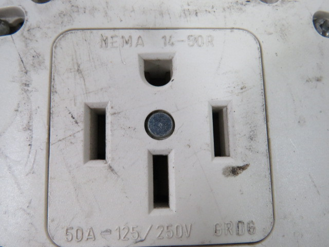 Leviton 1279-W50 Flush Mount Range Receptacle 50A 125/250V 4W 3P USED
