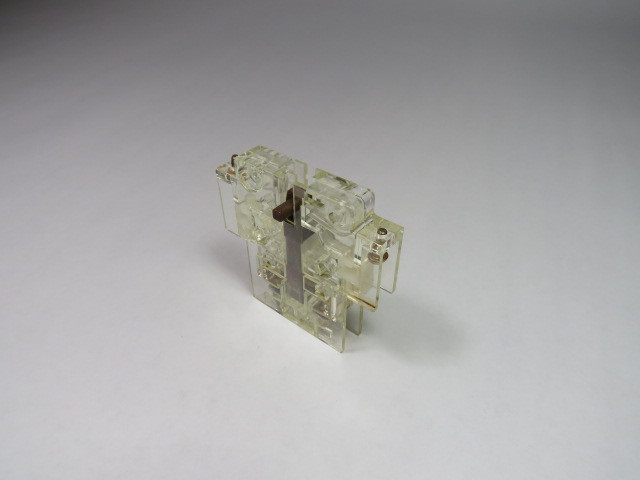 Allen-Bradley 195-GA01 Auxiliary Contact Block Side Mounting 690V 10A 1 NC USED