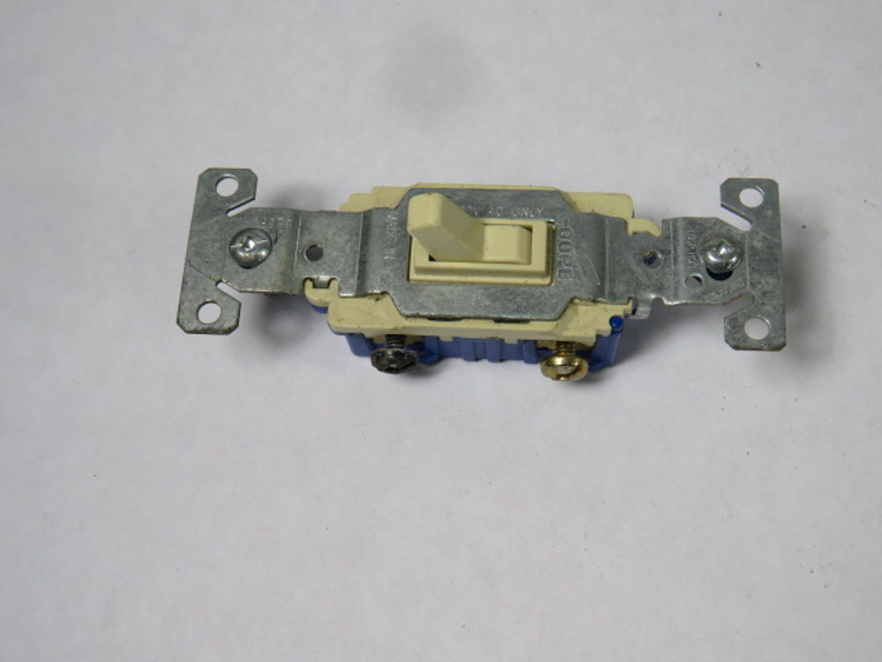 Cooper 1303V Toggle Switch 15A 120V 3-Way Single Pole USED