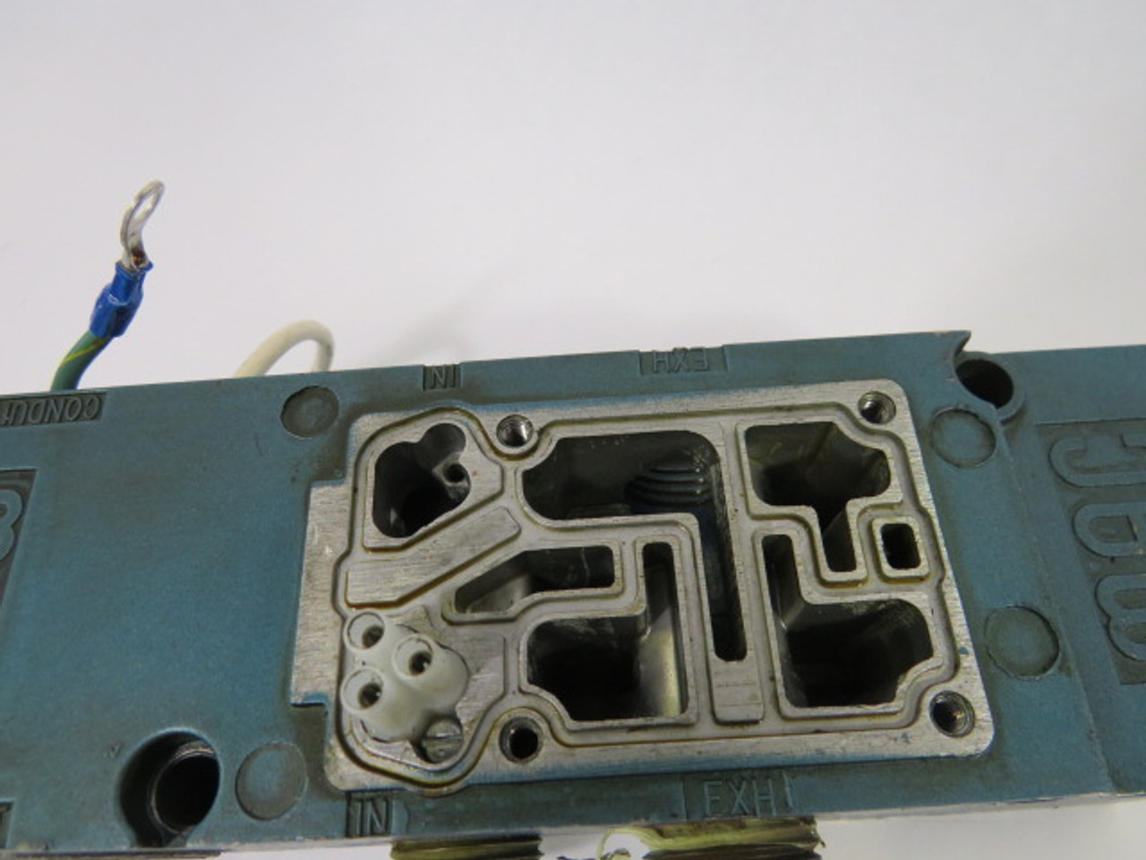 Mac 6200C-411 Solenoid Valve Manifold 3/8" Port *Missing Seals ! AS IS !