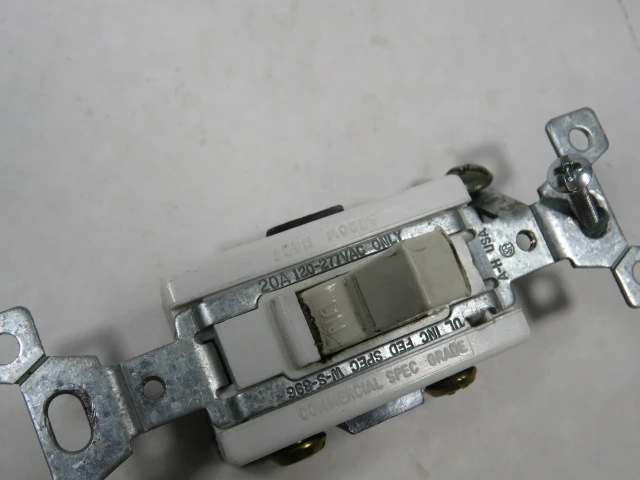 Arrow Hart CS120W White Toggle Switch 20A 120-277V 1P USED