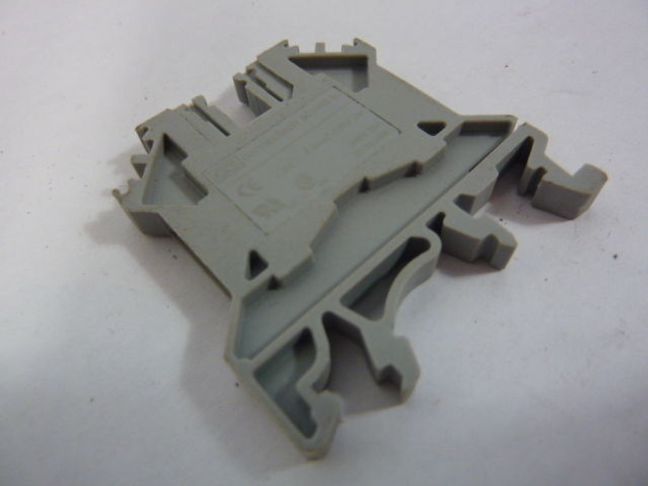 Connectech SCRW2.5U Terminal Block (Grey) USED