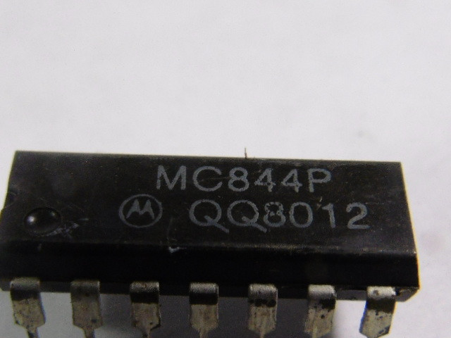Motorola MC844P Dual 4-Input NAND 14-Pin USED