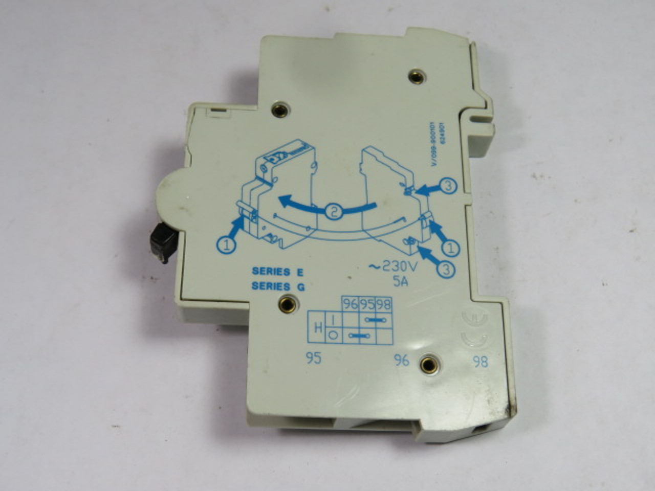 General Electric V/099-900101 Auxiliary Contact Block 5A 230V 1NO/1NC USED