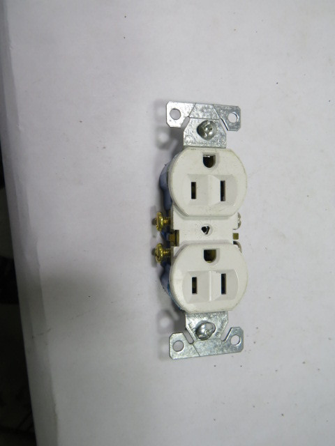 Cooper TR270 Tamper Resistant Duplex Receptacle 15 Amp 125 Volt Lot of 3 ! NEW !