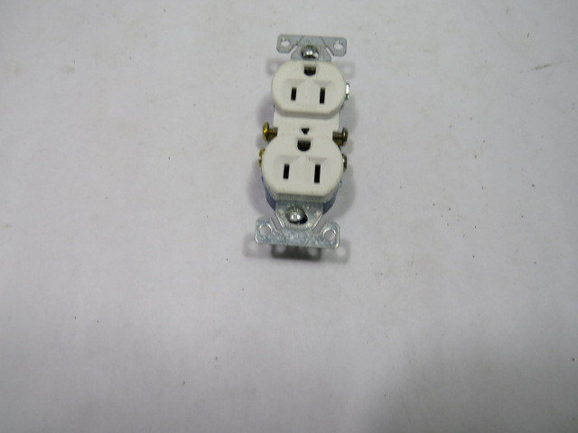 Cooper TR270 Tamper Resistant Duplex Receptacle 15 Amp 125 Volt Lot of 3 ! NEW !