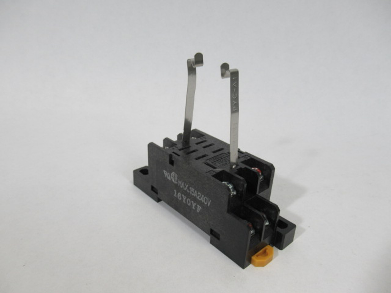 Omron PTF08A Relay Socket 240V 15A C/W Hold Down Clips 8 Blade Lot of 5 USED