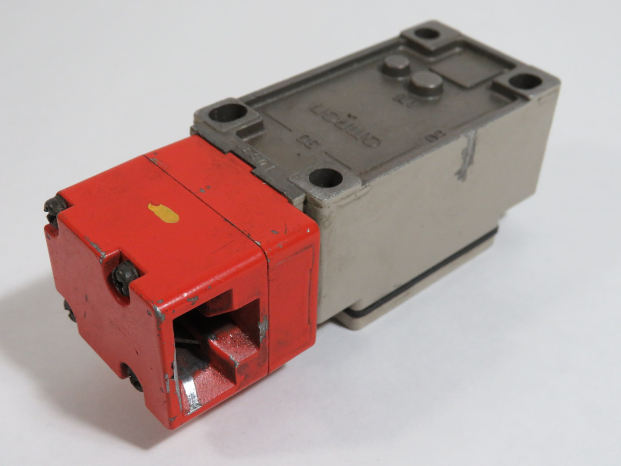 Omron D4BS-3AFS Safety Switch 10A 600 VAC No Key SHELF WEAR USED