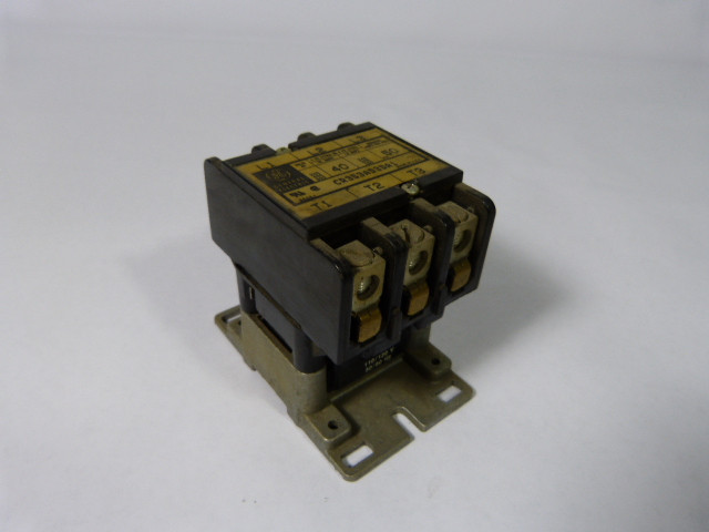 General Electric CR353AD3DA1 Contactor 40amp 3pole 120V Coil USED