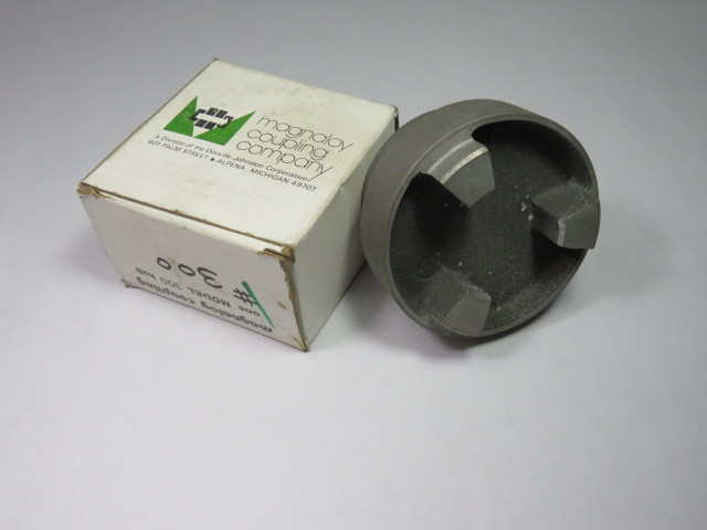 Magnaloy M300 Hub 3-1/2 x 1-1/2 Inches ! NEW !