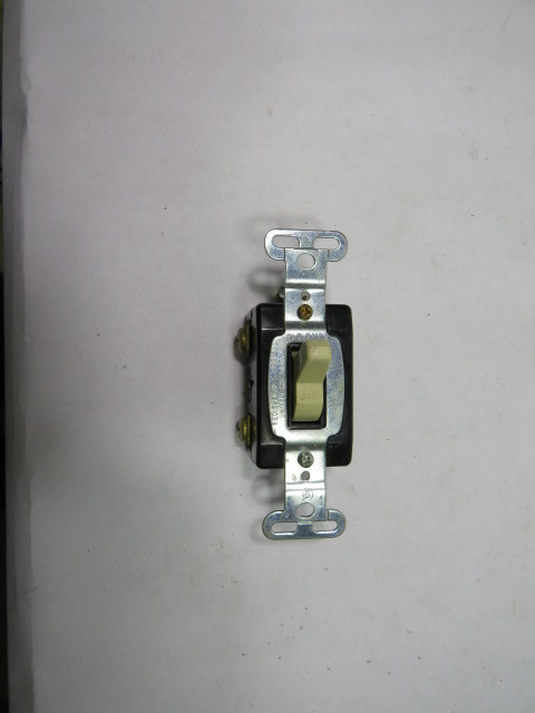 Pass & Seymour CSB15AC4 Toggle Switch 15 Amp 120-277 Volts USED