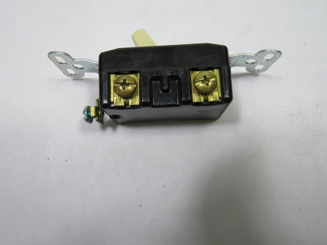 Pass & Seymour CSB15AC4 Toggle Switch 15 Amp 120-277 Volts USED