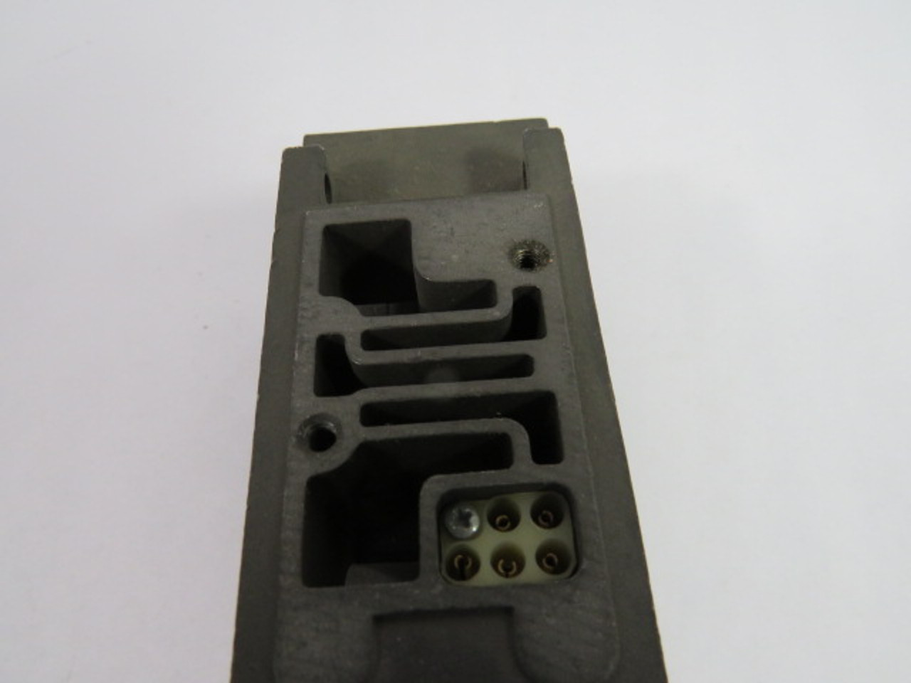 Numatics HH-2 Flexiblok Manifold Base For Solenoid Valve USED