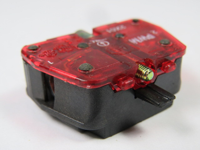 Allen-Bradley 800E-2X01 Series A Red Contact Block 3A 240V 1NC USED