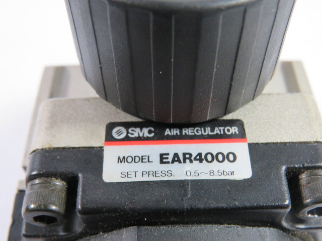 SMC EAR4000 Regulator W/ Gauge 0.5-8.5bar G1/2" USED
